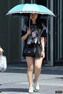 丝袜夏日街拍照,尽显时尚魅力